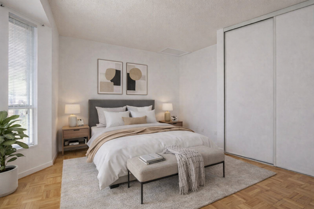 Spacious bedroom with bright west-facing bay window Spacious bedroom with bright west-facing bay window