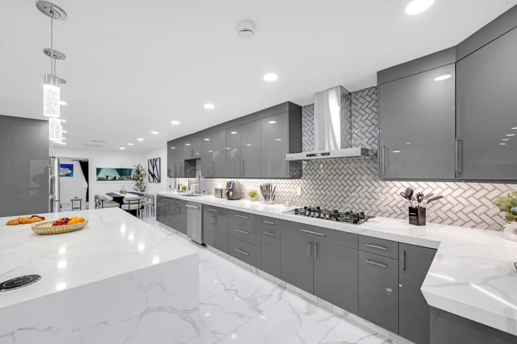 Main Kitchen Amenities Main Kitchen Amenities