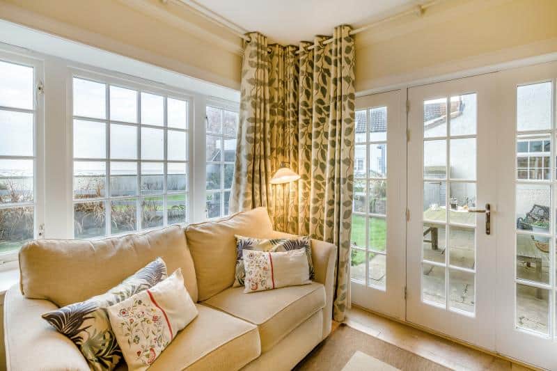 Sunny snug with doors to garden