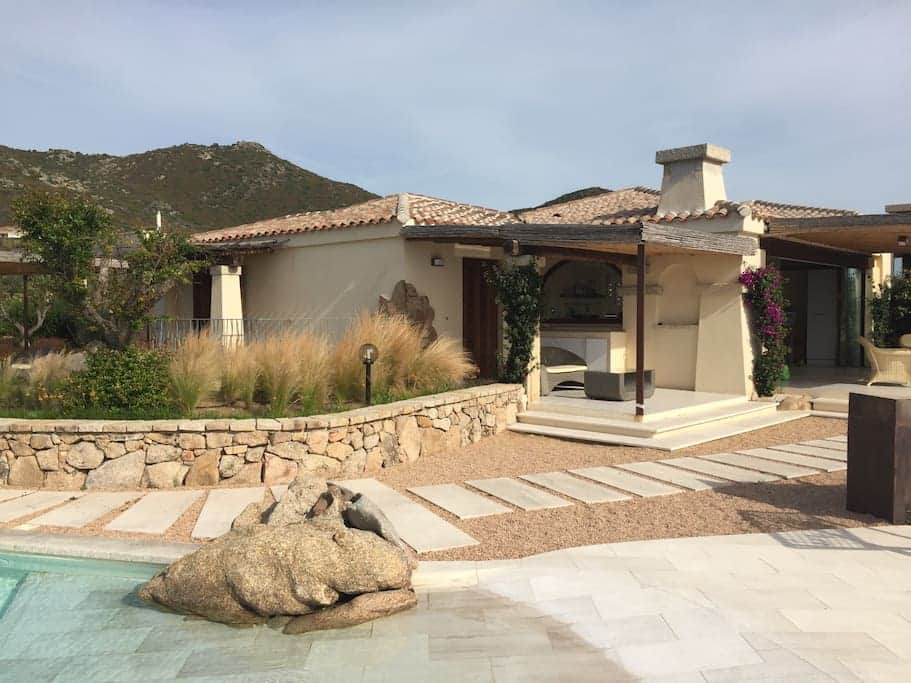 Passaggio a bordo piscina Passaggio a bordo piscina