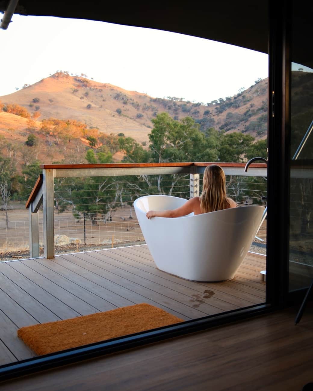 Bath overlooking the Murrumbidgee River Bath overlooking the Murrumbidgee River