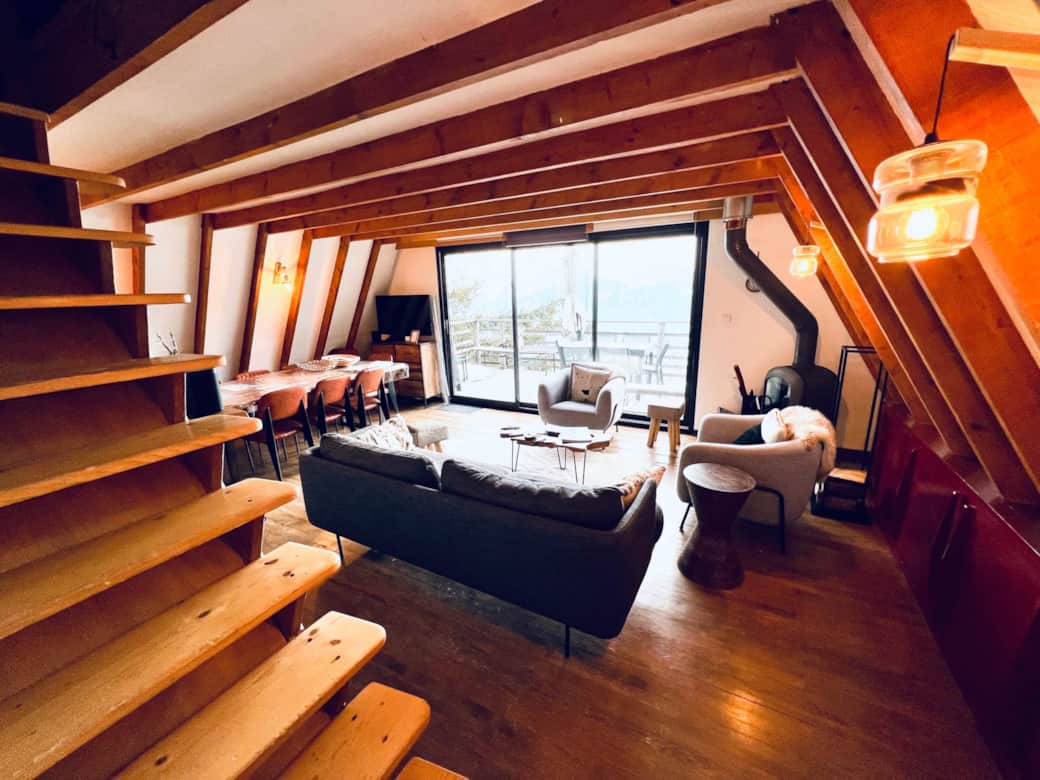 Salon avec poele à bois