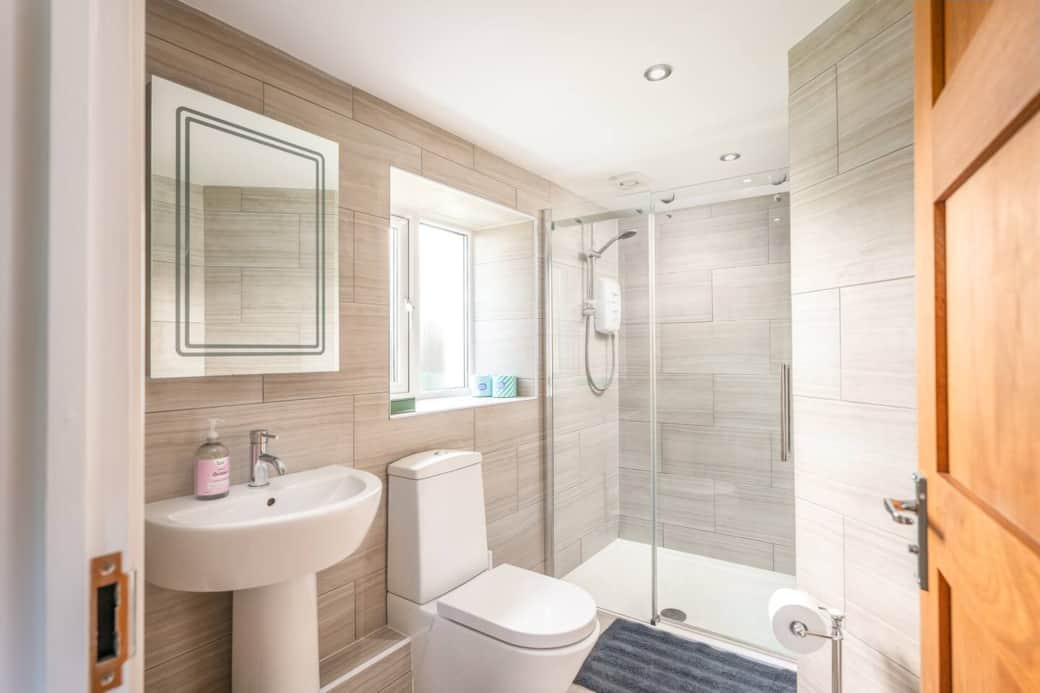 Bathroom with spacious shower cubicle