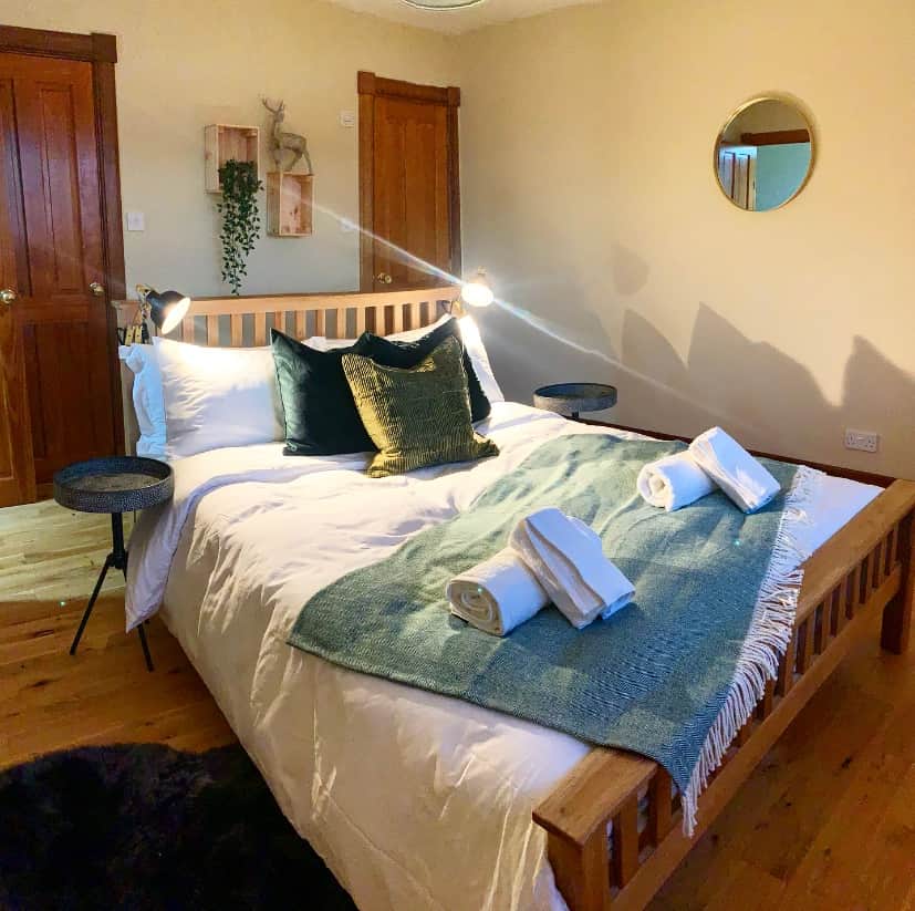 Lewis Bedroom. Upstairs King Ensuite. Lewis Bedroom. Upstairs King Ensuite.