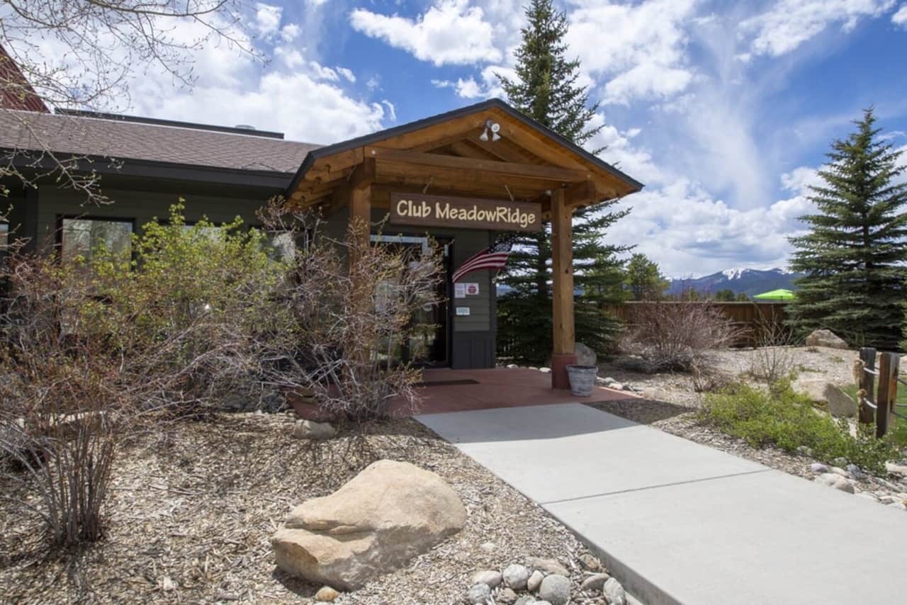 Enjoy full access to Club Meadow Ridge, featuring a heated pool, hot tubs, sauna, racquetball courts, fitness center, and tennis, pickleball, and basketball courts. The perfect spot to relax or recharge after mountain adventures.