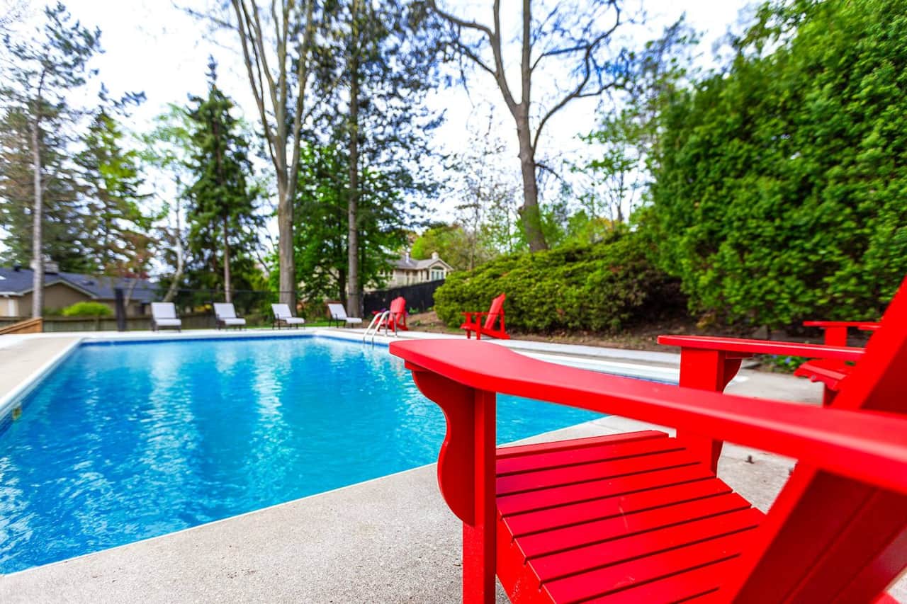 Large size heated swimming pool (open May 1- Oct 1)