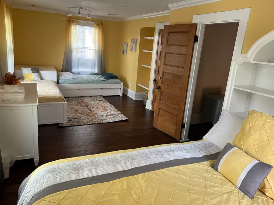 2nd Floor Yellow Room - Sleeps 5
