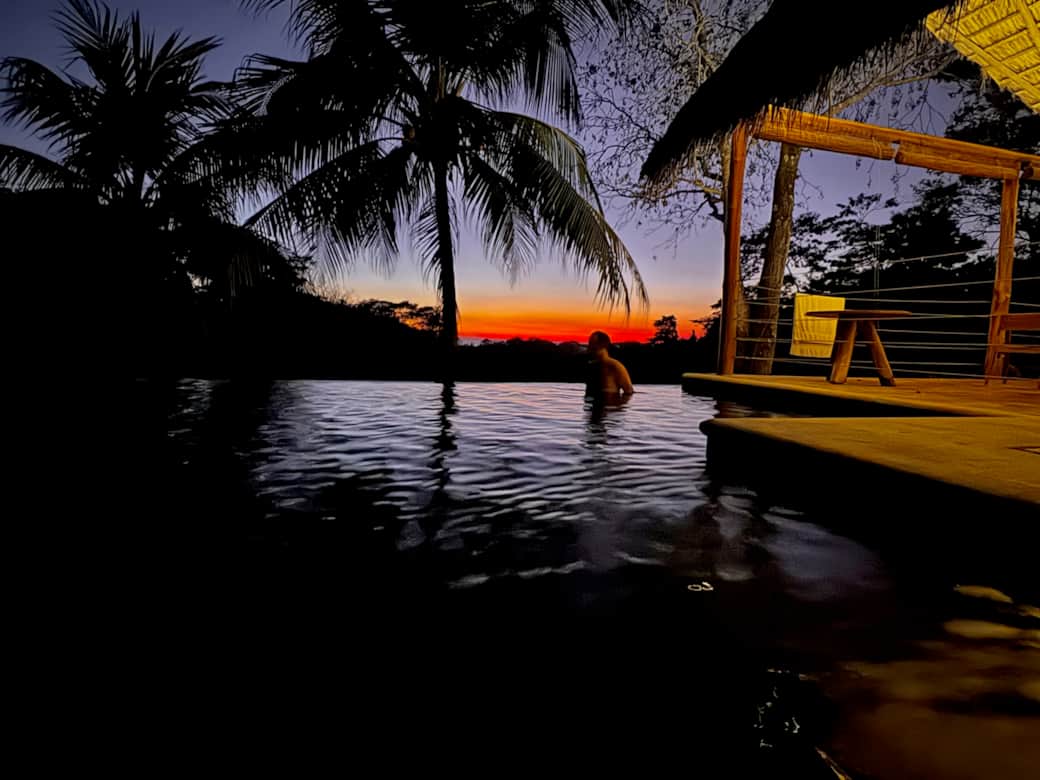 B9FEC4DA F670 437E BBD4 ECAE4C73FB00 B9FEC4DA F670 437E BBD4 ECAE4C73FB00