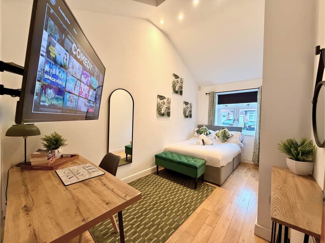 Double Bedroom - downstairs, with TV and Netflix, Amazon Prime and Disney +