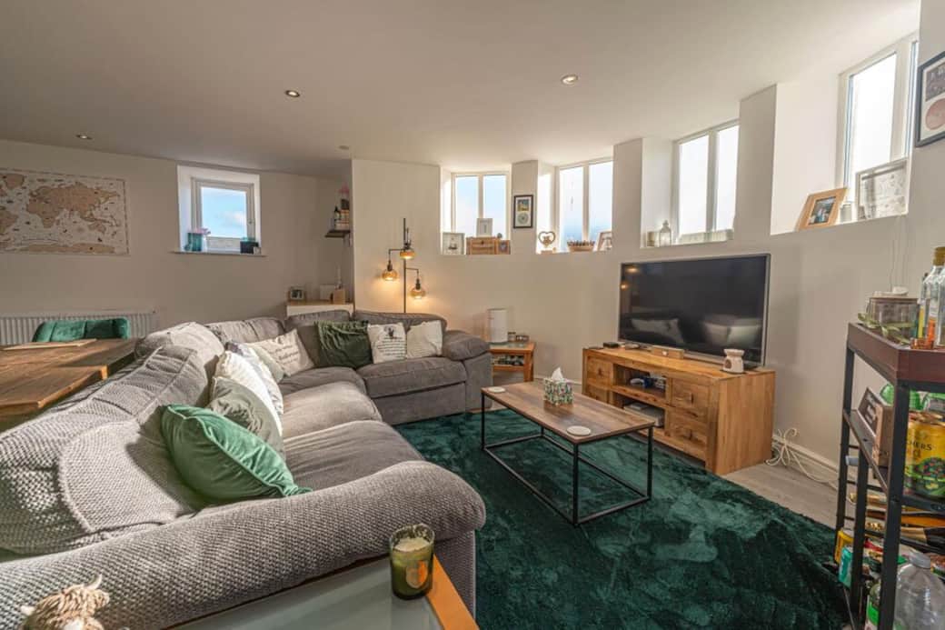Spacious living room
