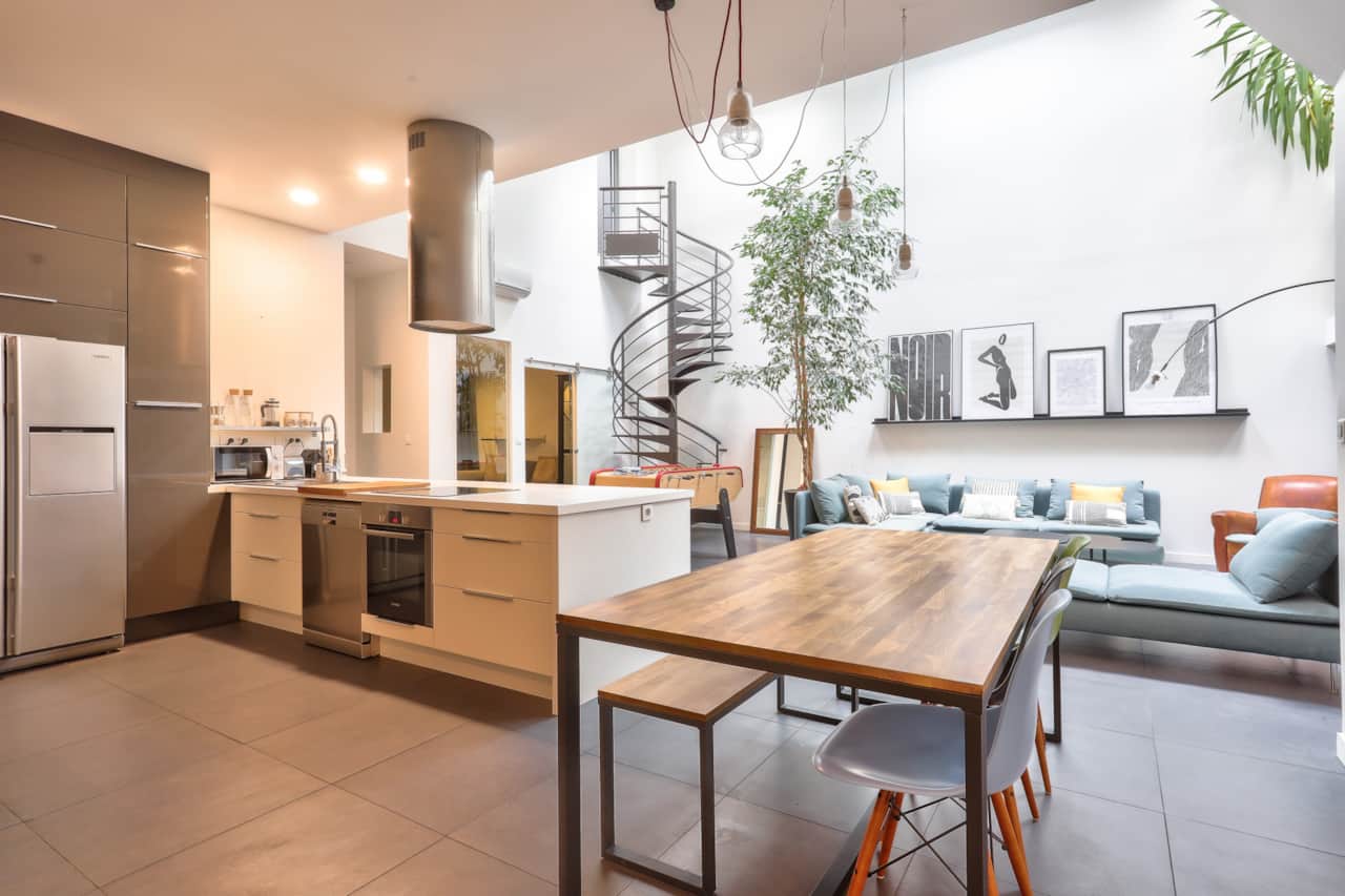 Kitchen with dining table