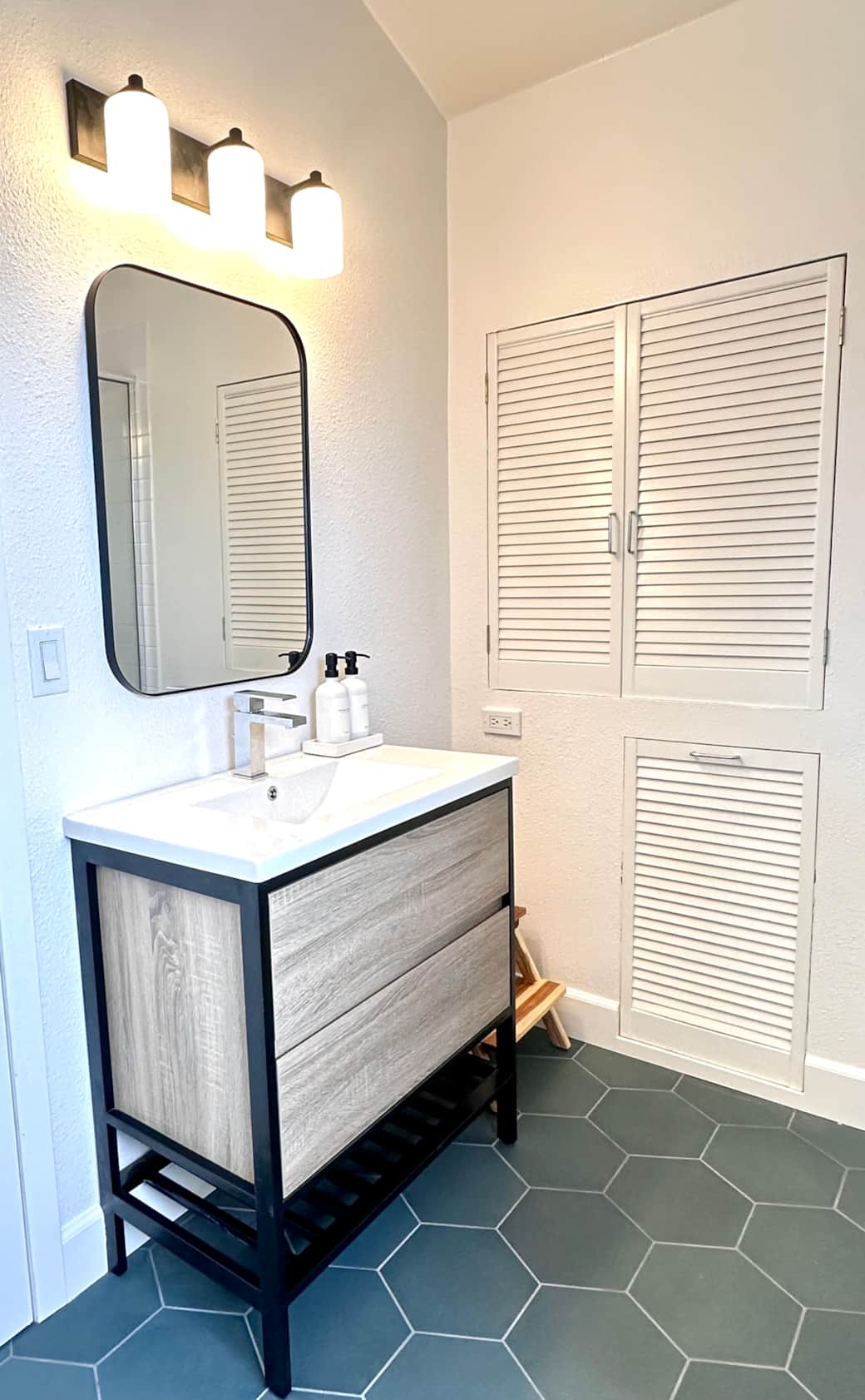 Upstairs Full Bath