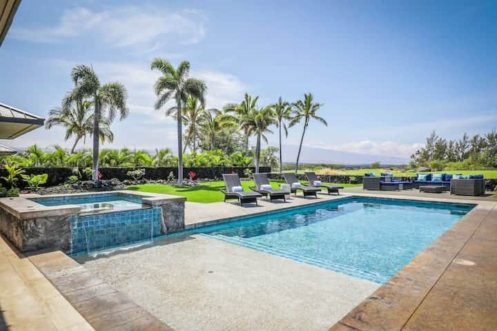 (1) Heated Pool & Spa With Gorgeous Mountain and Golf Course Views!