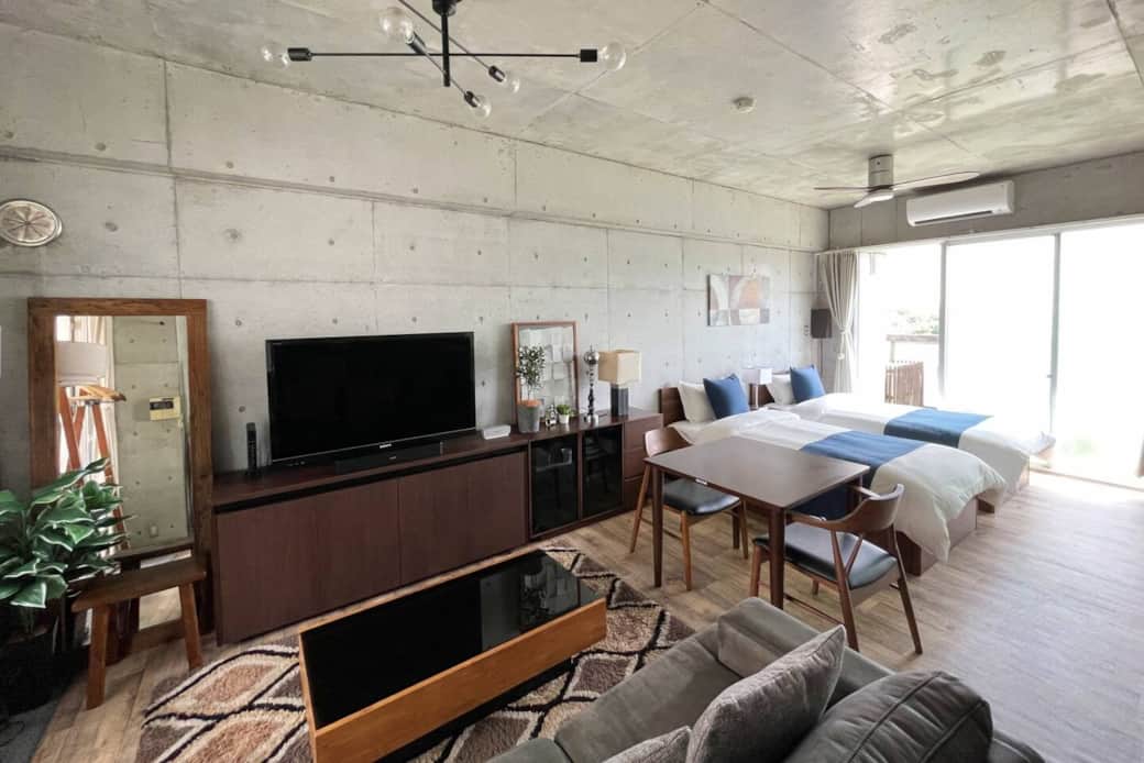 Cool Penthouse — modern interior with rooftop access Cool Penthouse — modern interior with rooftop access