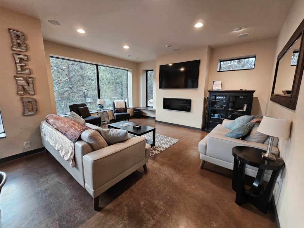 Large Livingroom with River Views