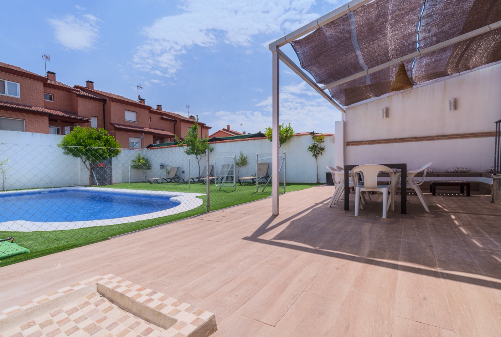 Chalet con piscina y barbacoa — foto 2