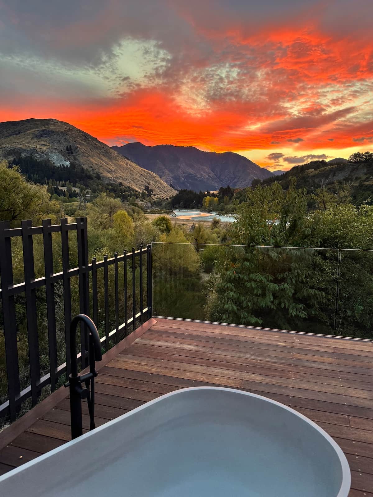 Stunning sunset over the Shotover River