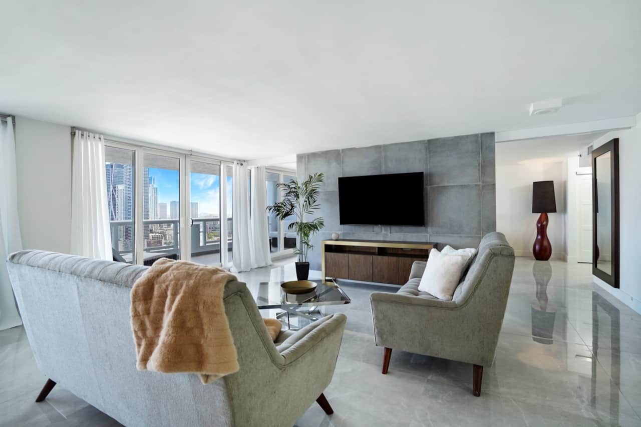 Classic Beauty! (2 bedroom condo)