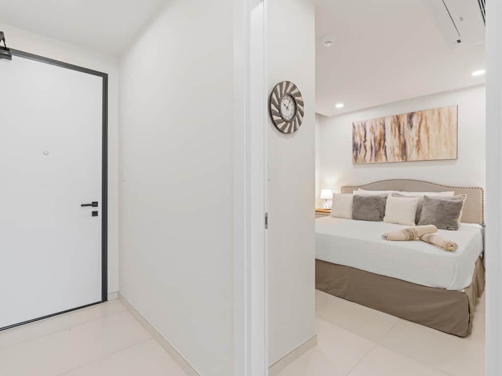 Entrance+bedroom