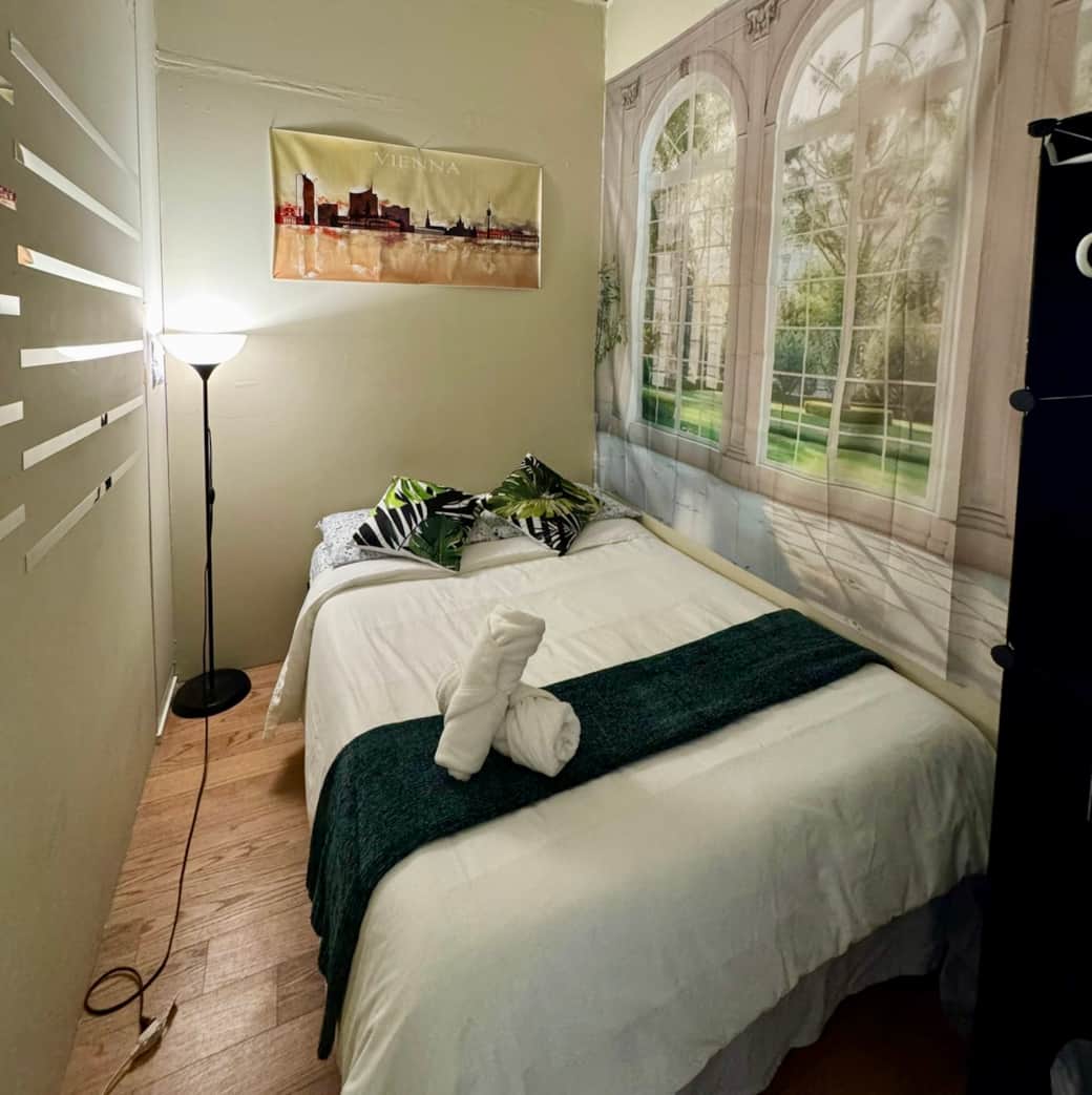 Private Bedroom with Double Size Bed Private Bedroom with Double Size Bed