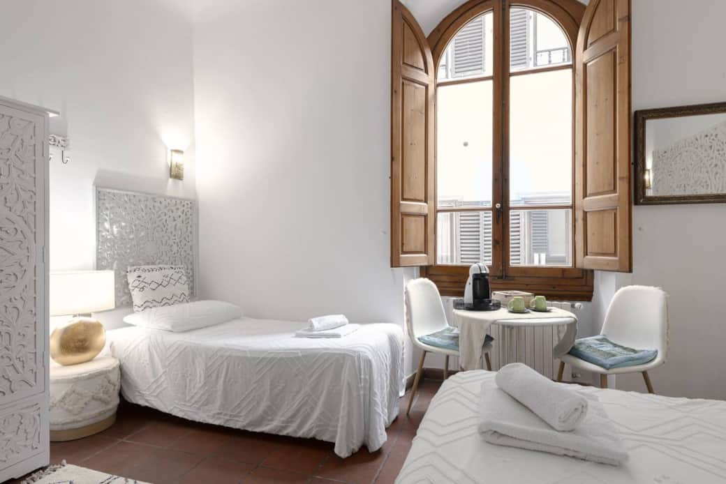 Camera da letto con letto matrimoniale e letto singolo Camera da letto con letto matrimoniale e letto singolo