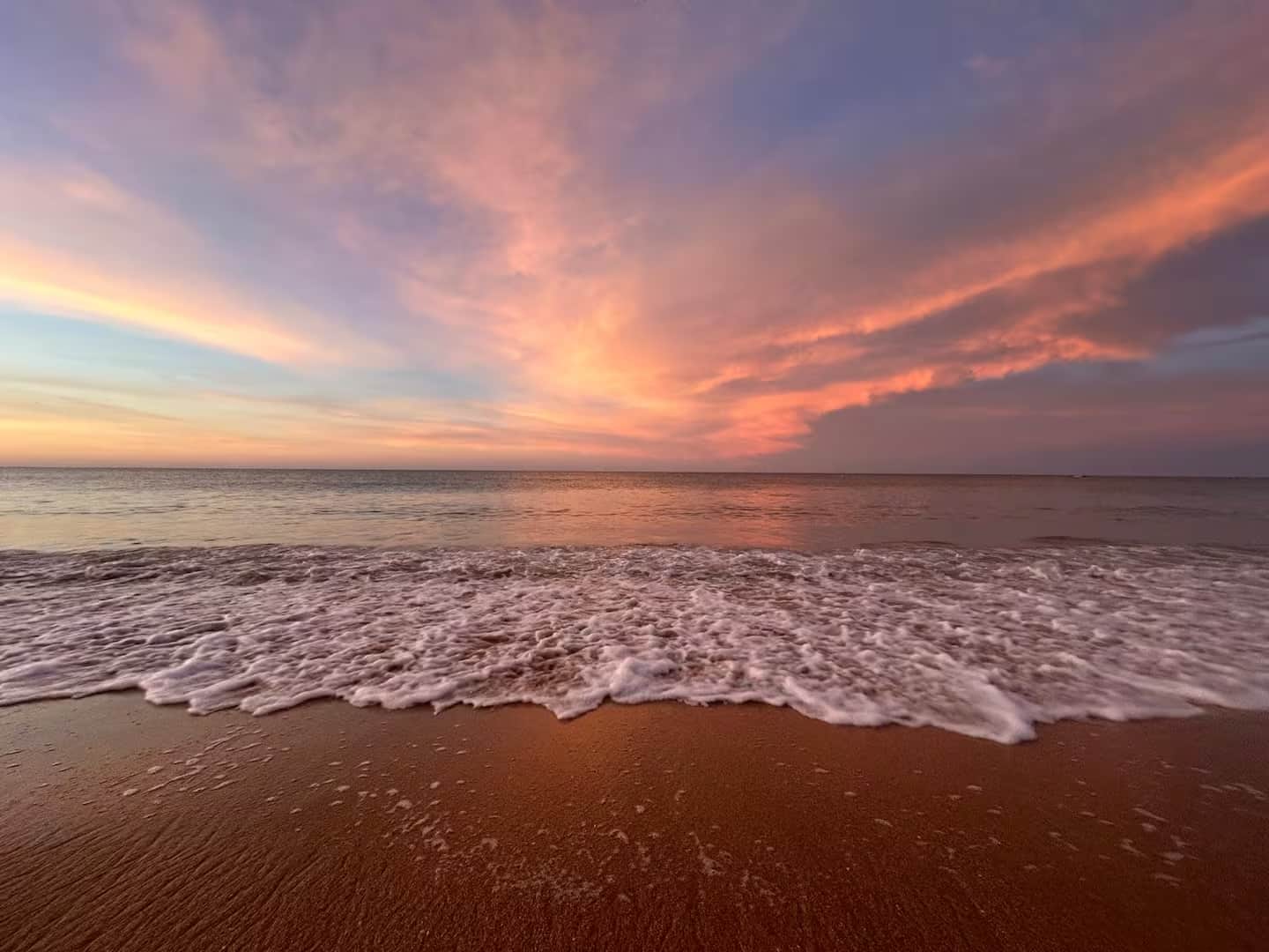 https://l.icdbcdn.com/oh/d9a3a6e2-3fd5-43b6-b247-40384065f16c.jpg?w=2080-0