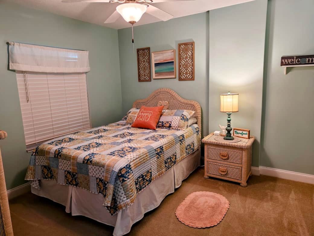 Queen bedroom attached to main bathroom