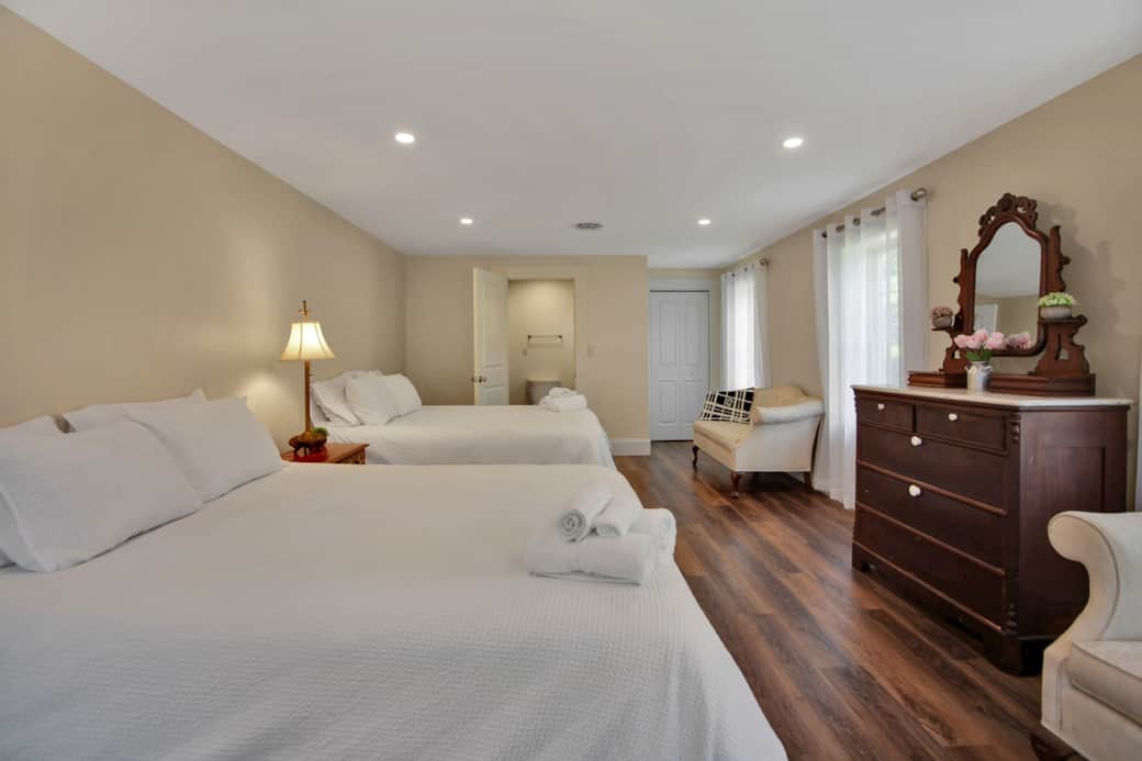Bedroom Suite 2, 2 Queen Beds