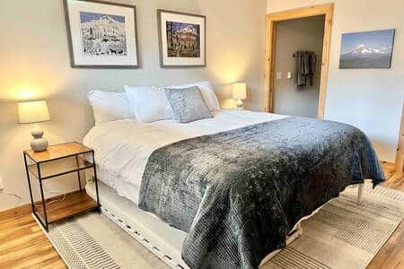 King bed with ensuite shower bathroom, King bed with ensuite shower bathroom,