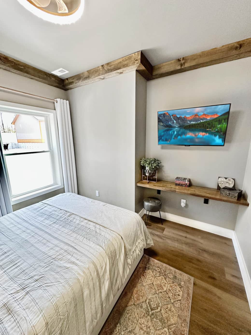 Cozy bedroom with plenty of space to unwind