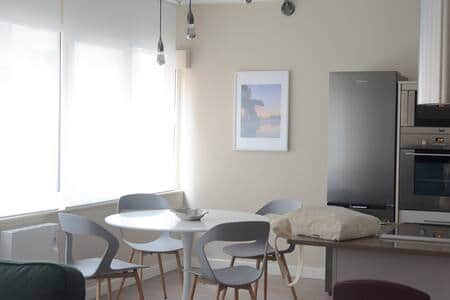 Sala da pranzo e vista sulla cucina Sala da pranzo e vista sulla cucina