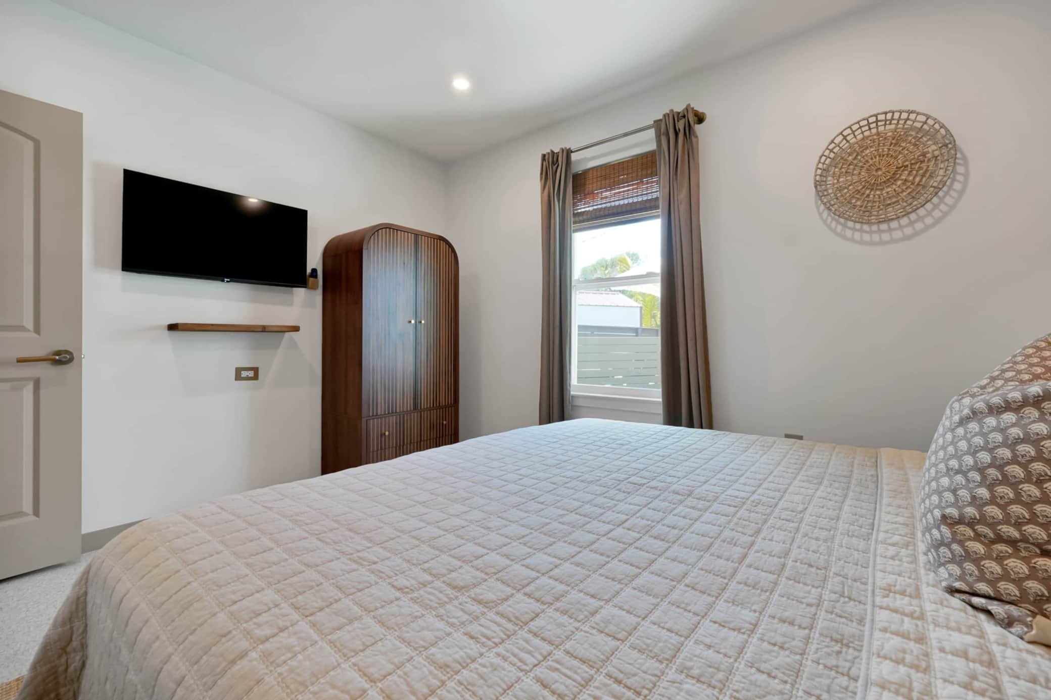 Luna King Room