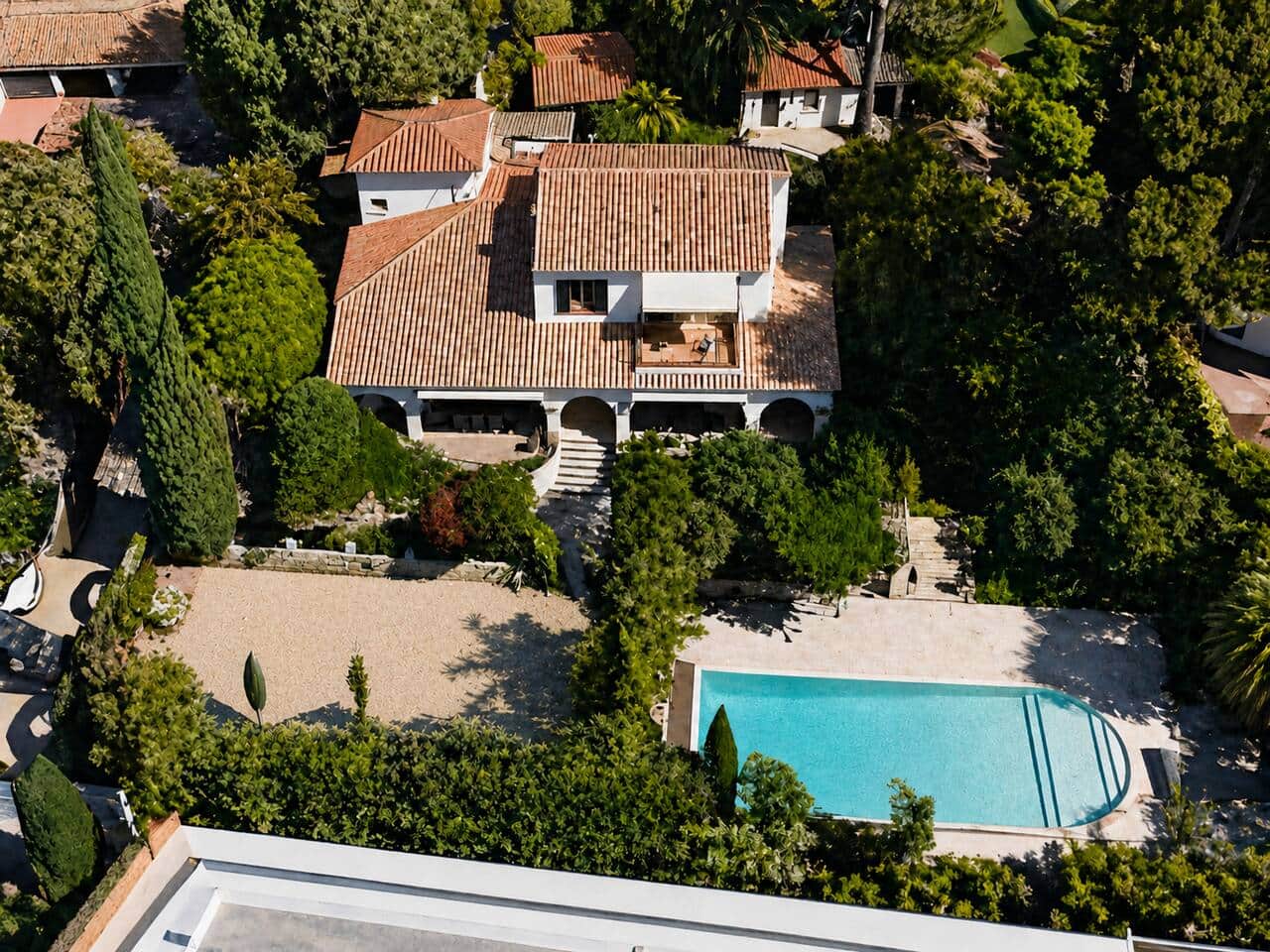 vue aérienne, batiment principal, piscine