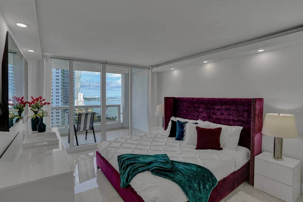2nd master bedroom suite, king bed, Roku tv, balcony access, bathroom