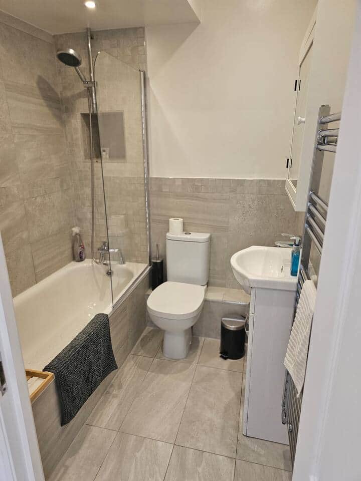 Lovely bathroom with underfloor heating, bath and shower, toilet, sink and vanity unit for convenient storage. Excellent water pressure and instant hot water from new combi boiler.