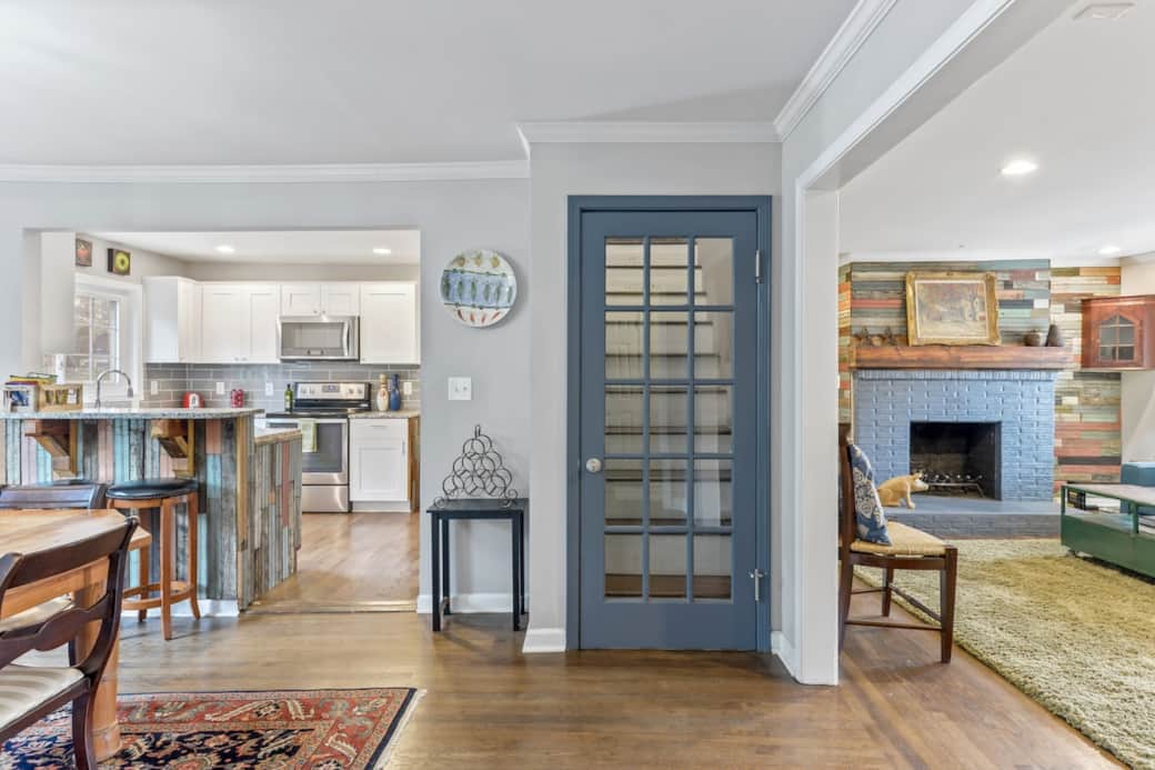 Our gorgeous open sunshine-filled space is a great homebase for exploring Atlanta or watching llamas and alpacas. Our gorgeous open sunshine-filled space is a great homebase for exploring Atlanta or watching llamas and alpacas.