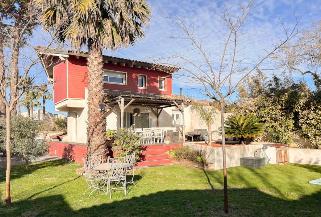 Vue de la maison depuis le jardin Vue de la maison depuis le jardin