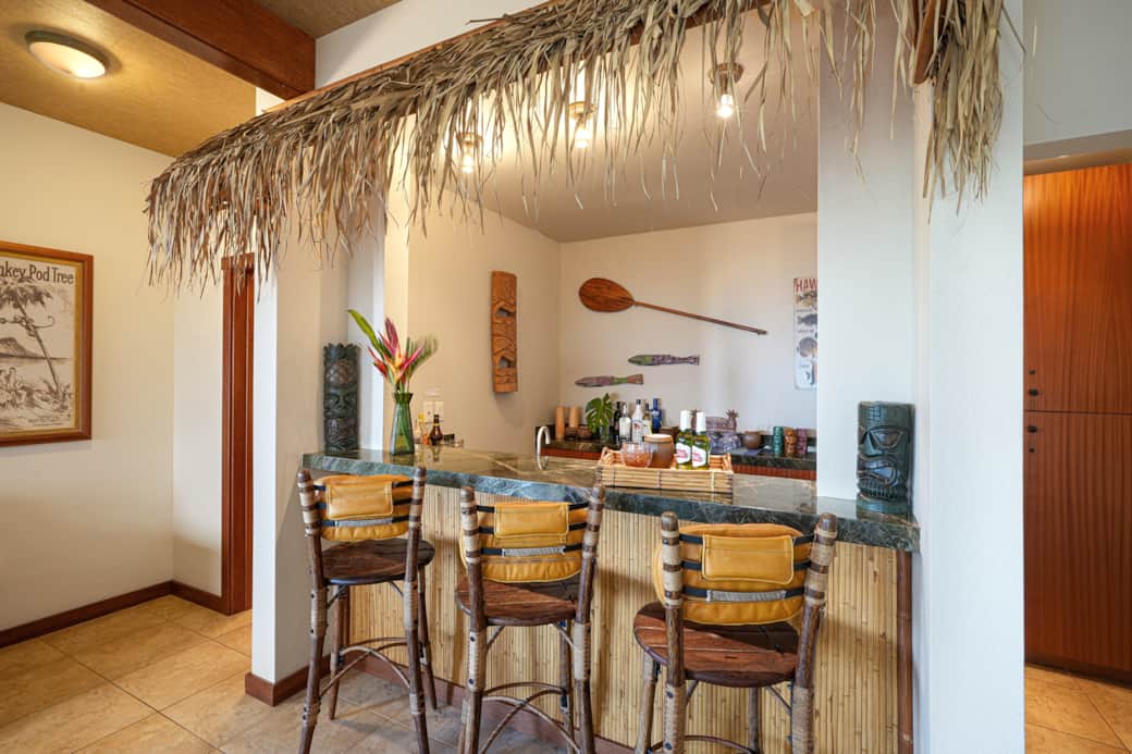 Tiki bar seating