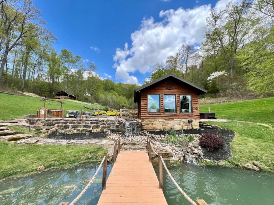 Pond Slider cabin close to hiking trails in Hocking Hills