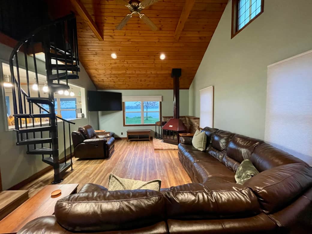 Living Room Lake-facing