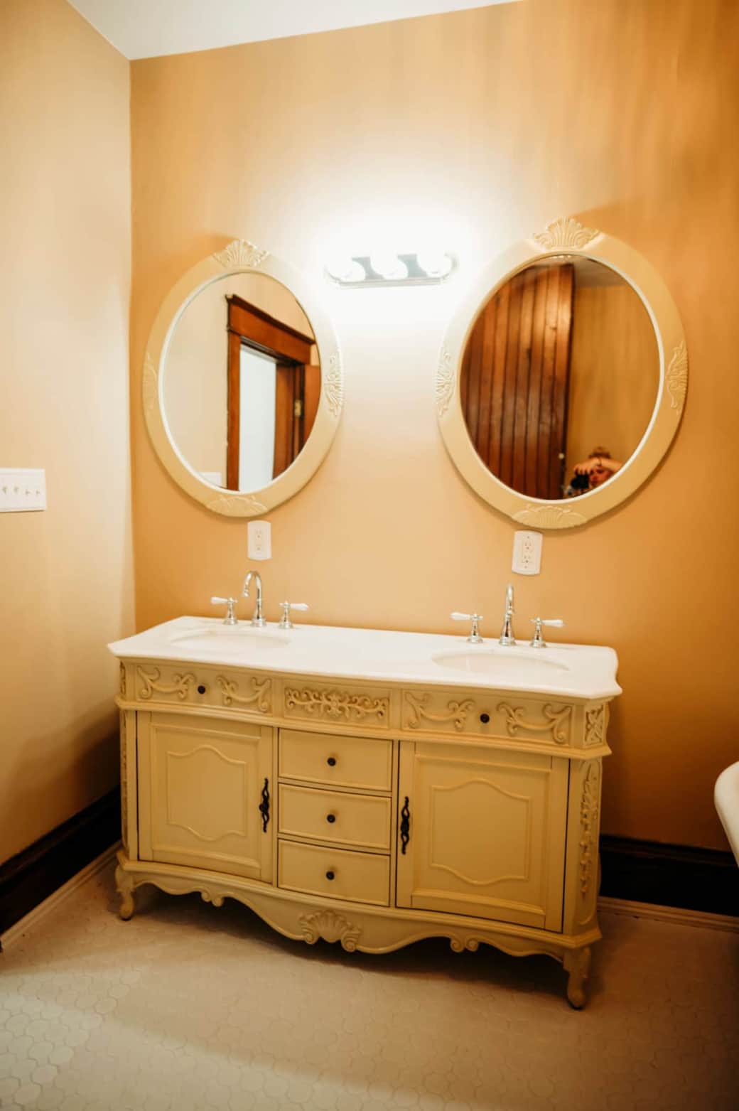 Gold Suite - Private Bath