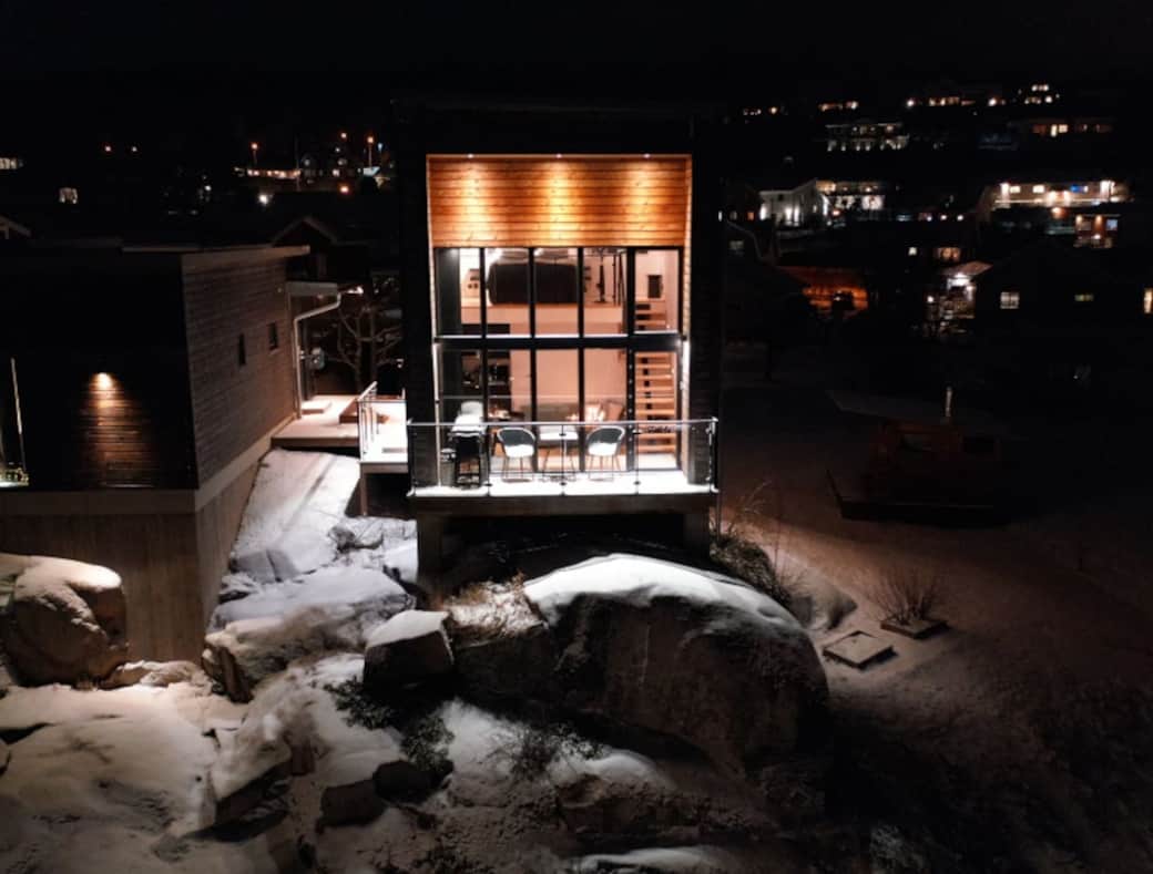 The lofthouse Nivå 84, placed 84 meters above lake Vättern. Picture taken February 2021.