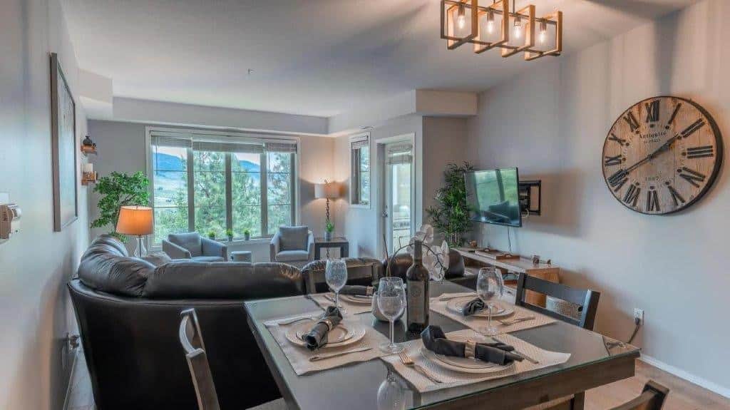 2306 Dining Area