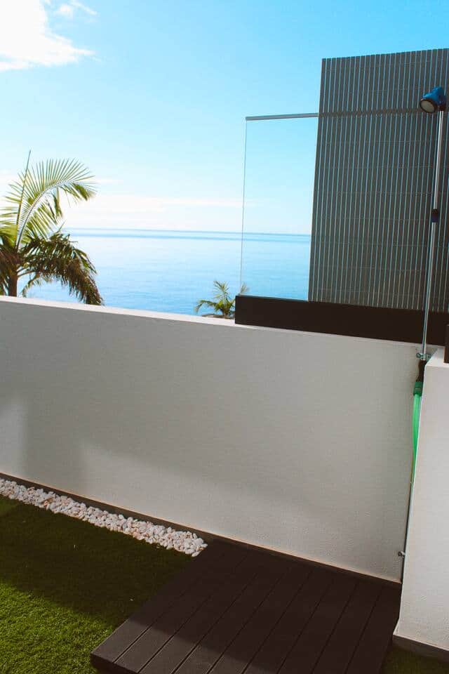 W - Duche exterior privado