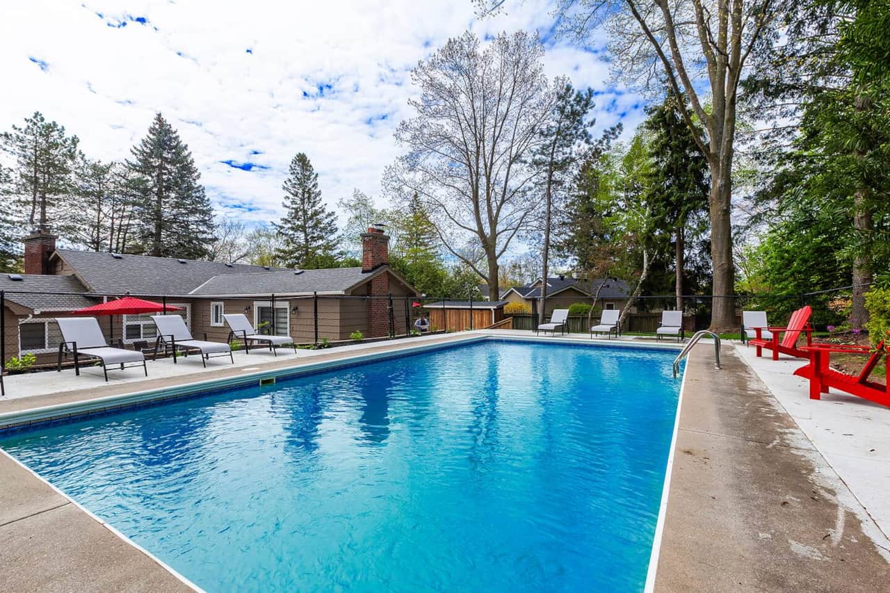 Large size heated swimming pool (open May 1- Oct 1)