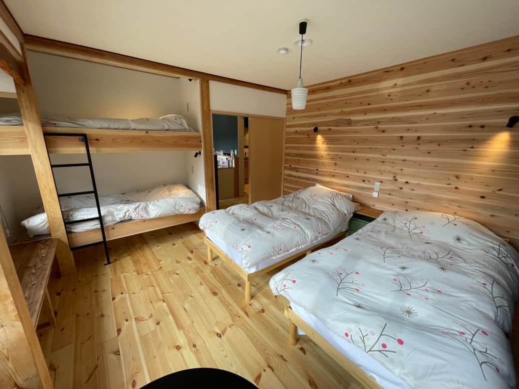 Nice and bright. Bedroom with 2 single beds and 2 bunks. Perfect for a family or group of friends. Nice and bright. Bedroom with 2 single beds and 2 bunks. Perfect for a family or group of friends.