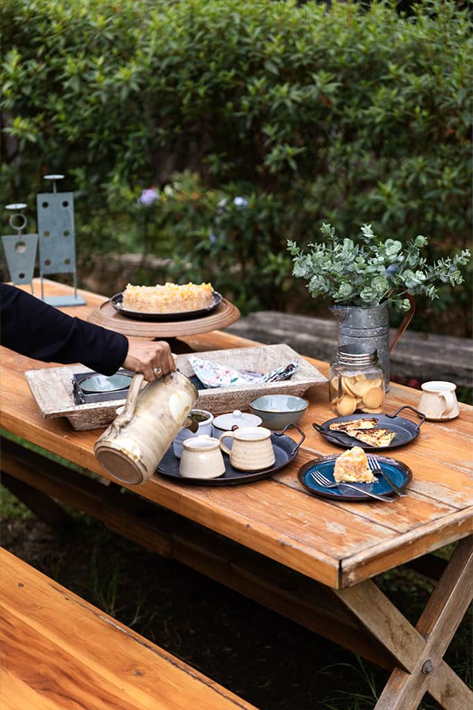 Grounds north garden terrace breakfast 01