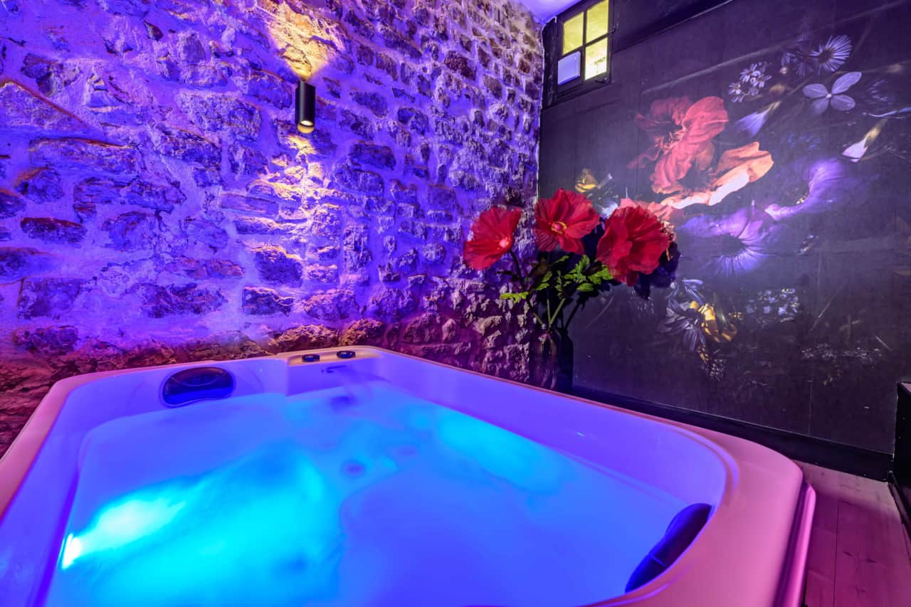 Jacuzzi privatif - Suite Le Secret - Lorgues