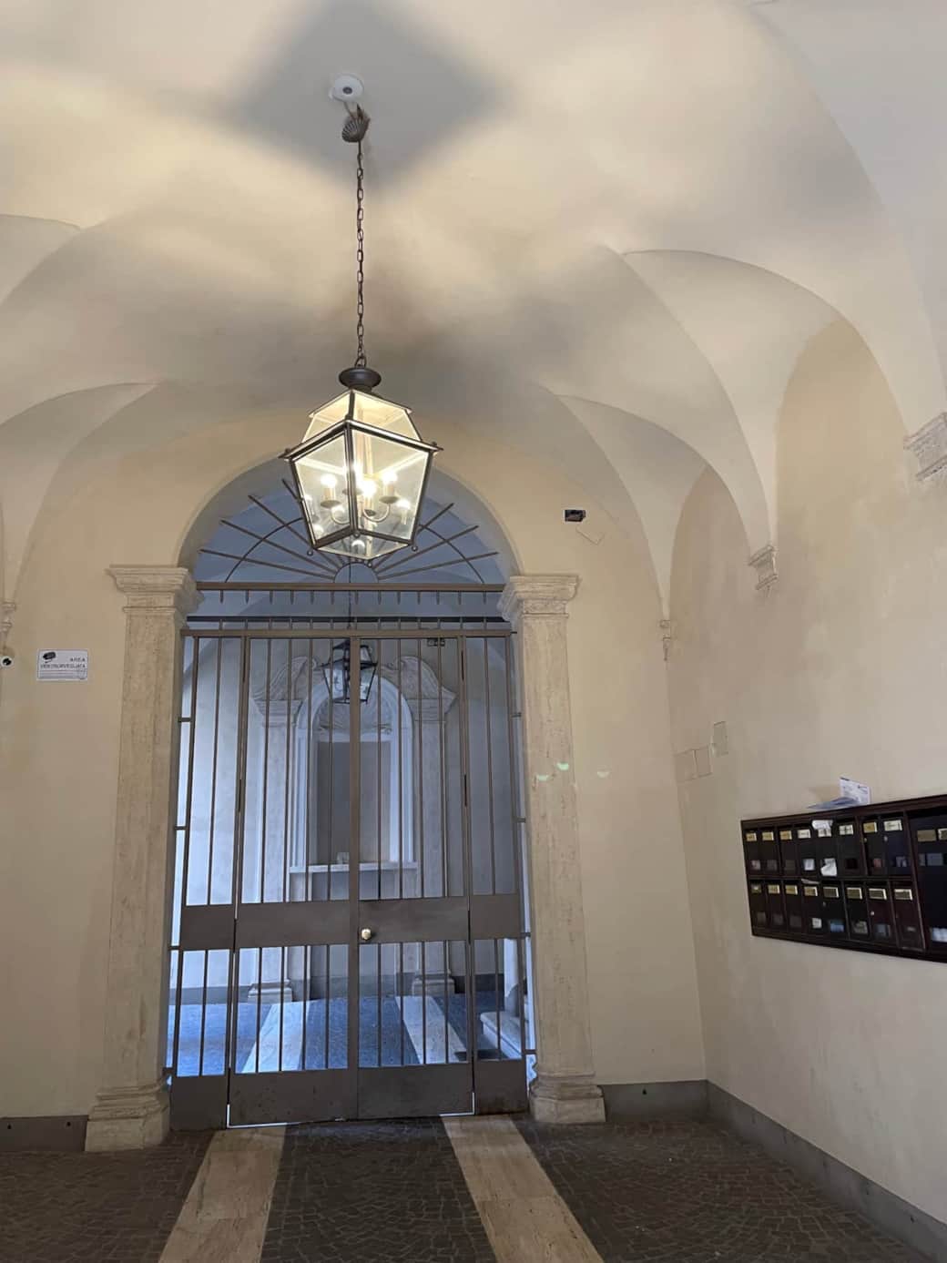 secondo portone esterno
