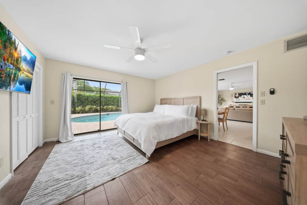 Primary Bedroom (King)